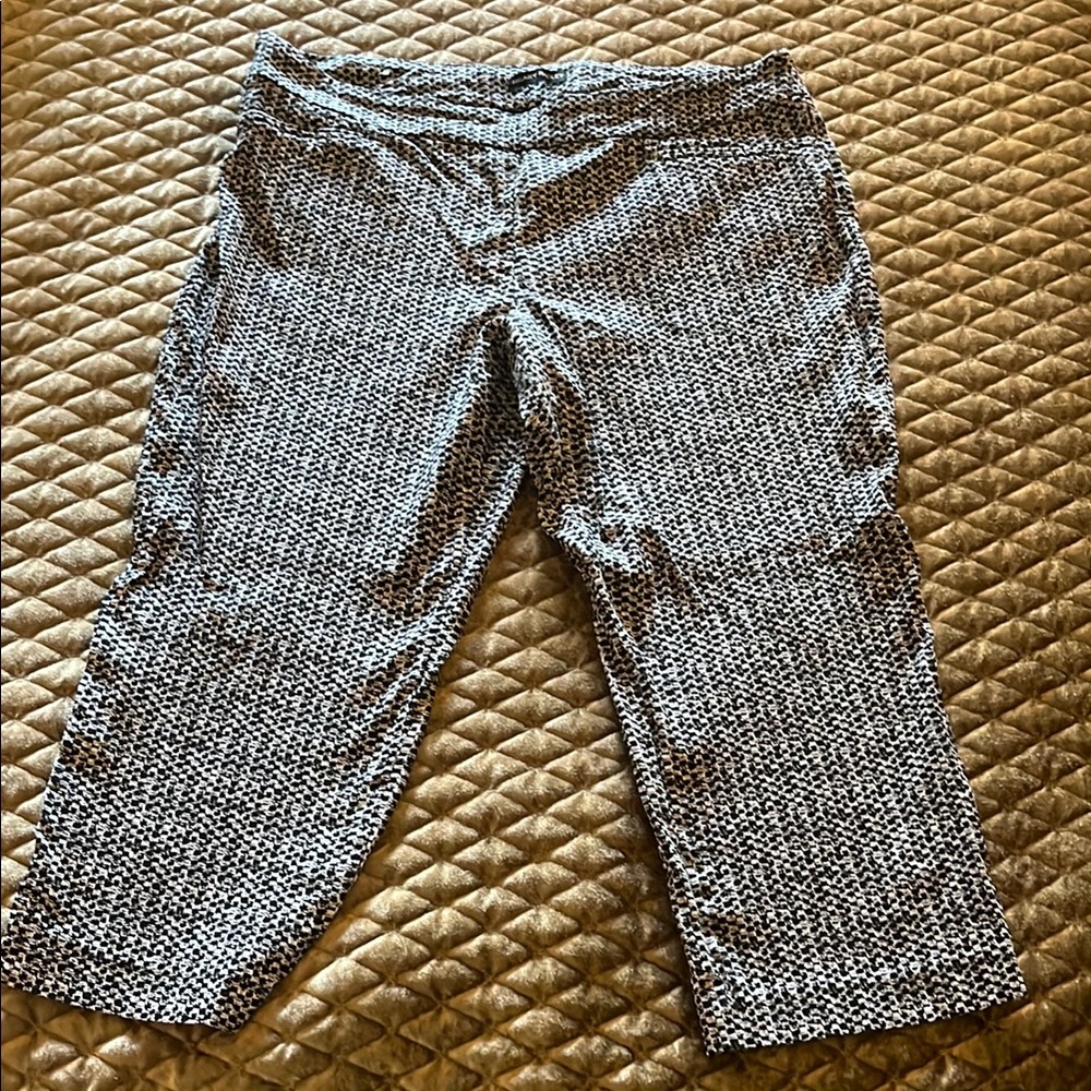 Hilary Radley Black and White Patterned Capris